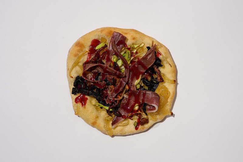 Coca de jamon de pato